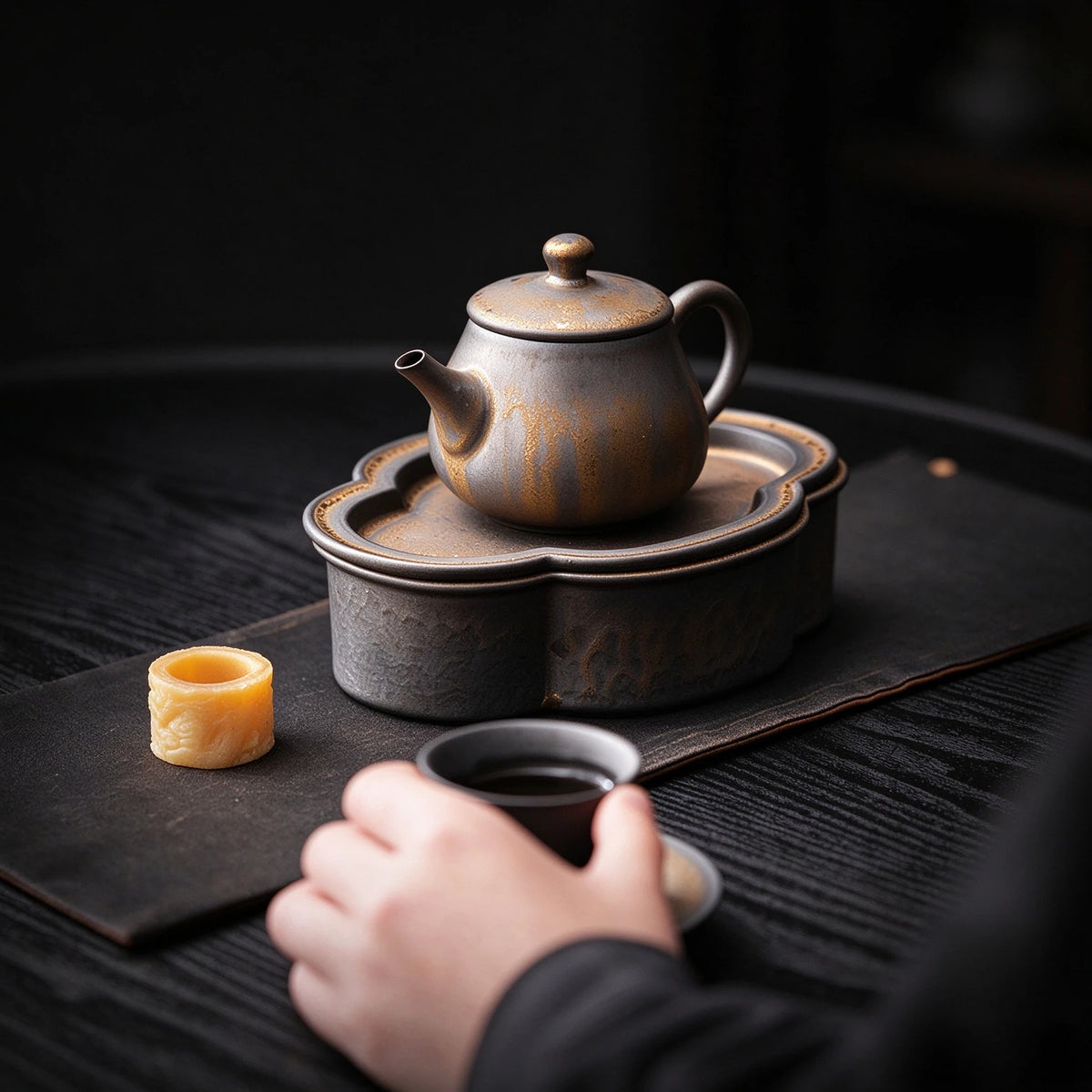 Aurora Teapot
